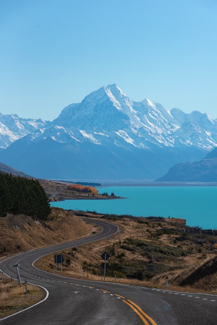 Road to Aoraki / Mount Cook beside Lake Pukaki, New Zealand